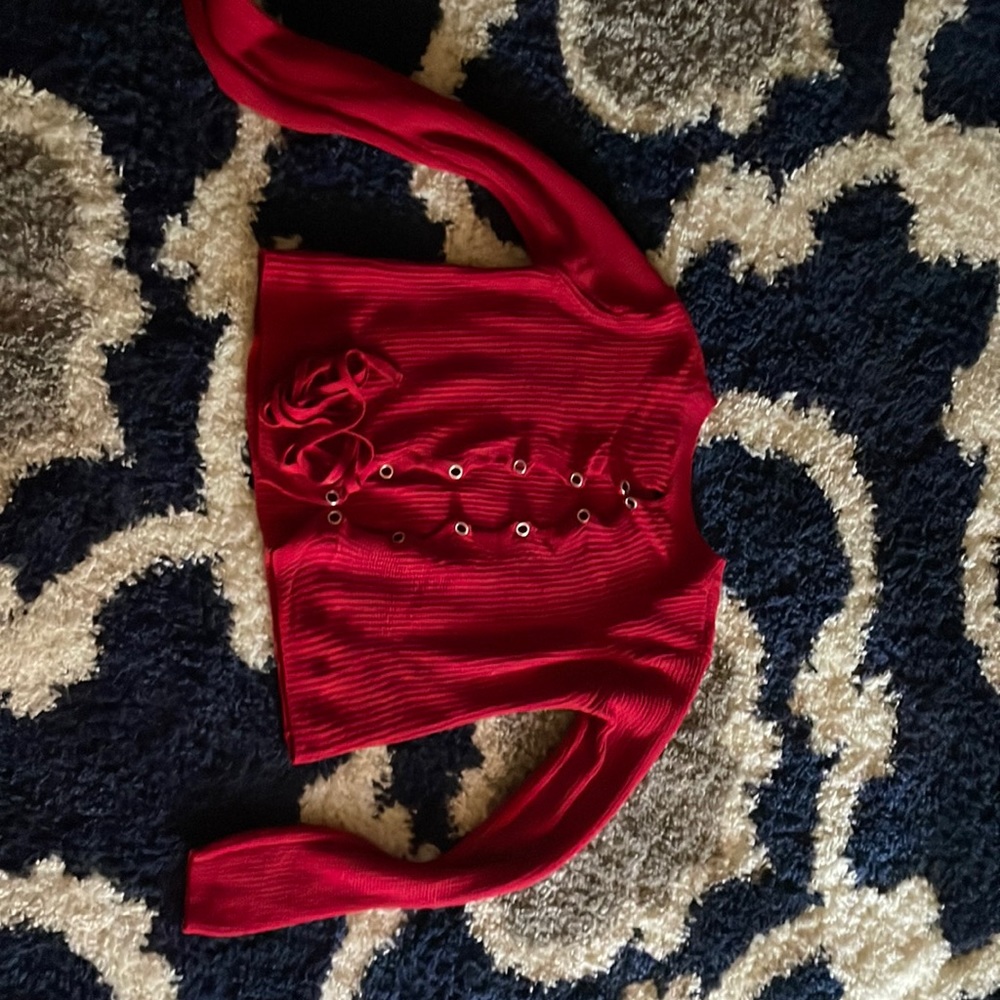 Red cropped wearer with tie back